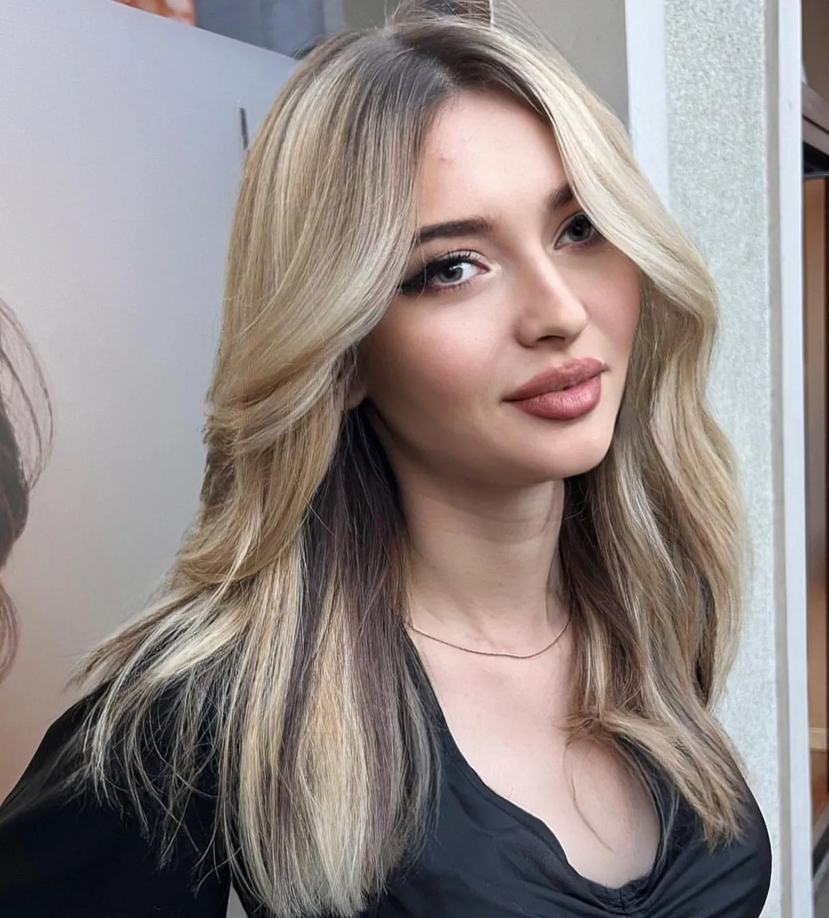 Gewelltes Blond nach Entfärbung im Salon Selene