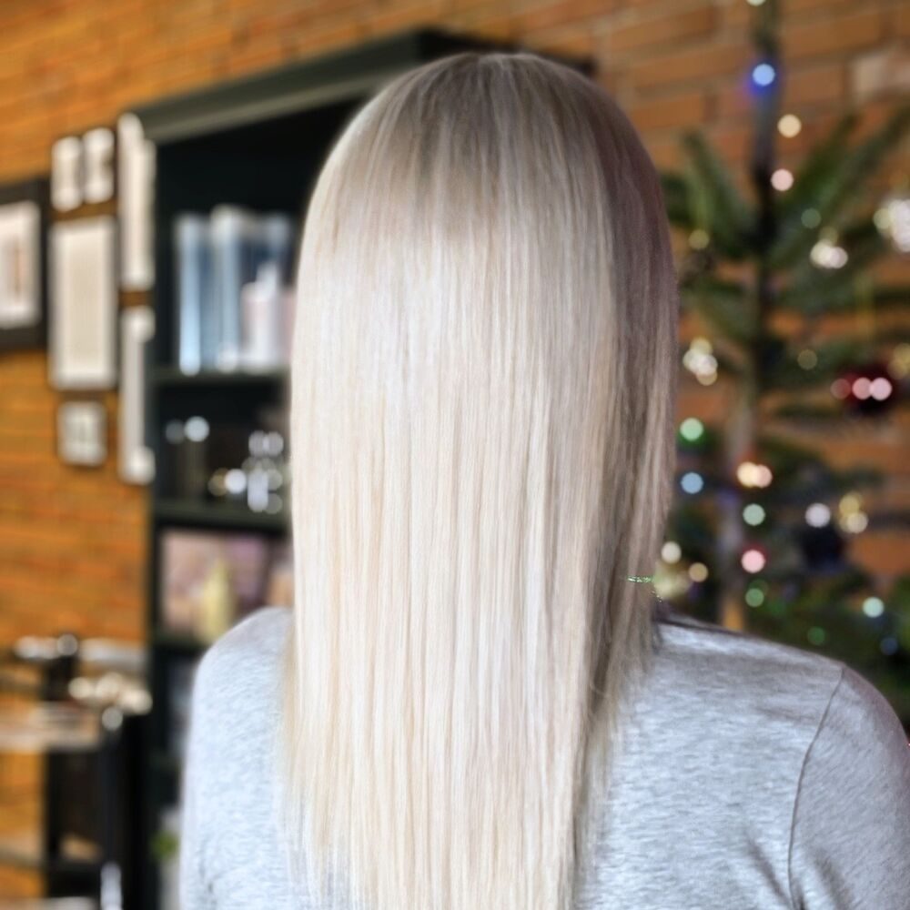 Jasne blond włosy po letniej koloryzacji